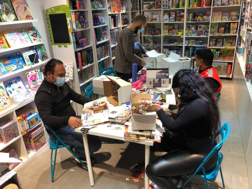 Talleres Mahatma con Cruz Roja 1