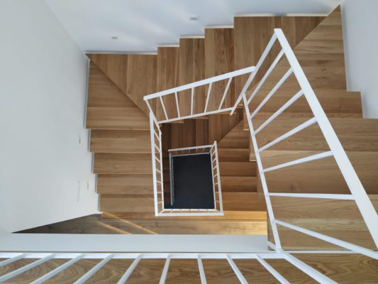 Escaleras mixtas con huella de madera