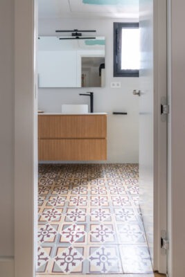 Suelo hidráulico baño